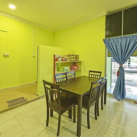 Oyo 90551 Zn Mix Homestay & Roomstay Kampung Raja Bagian luar foto