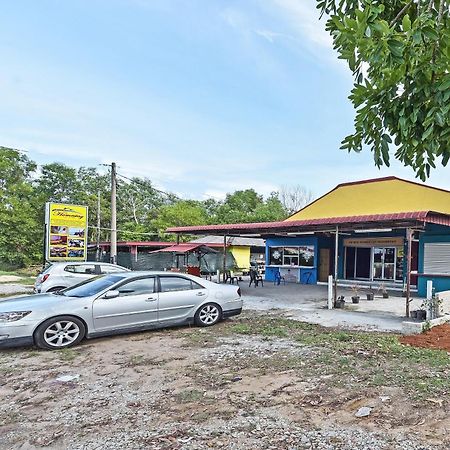 Oyo 90551 Zn Mix Homestay & Roomstay Kampung Raja Bagian luar foto