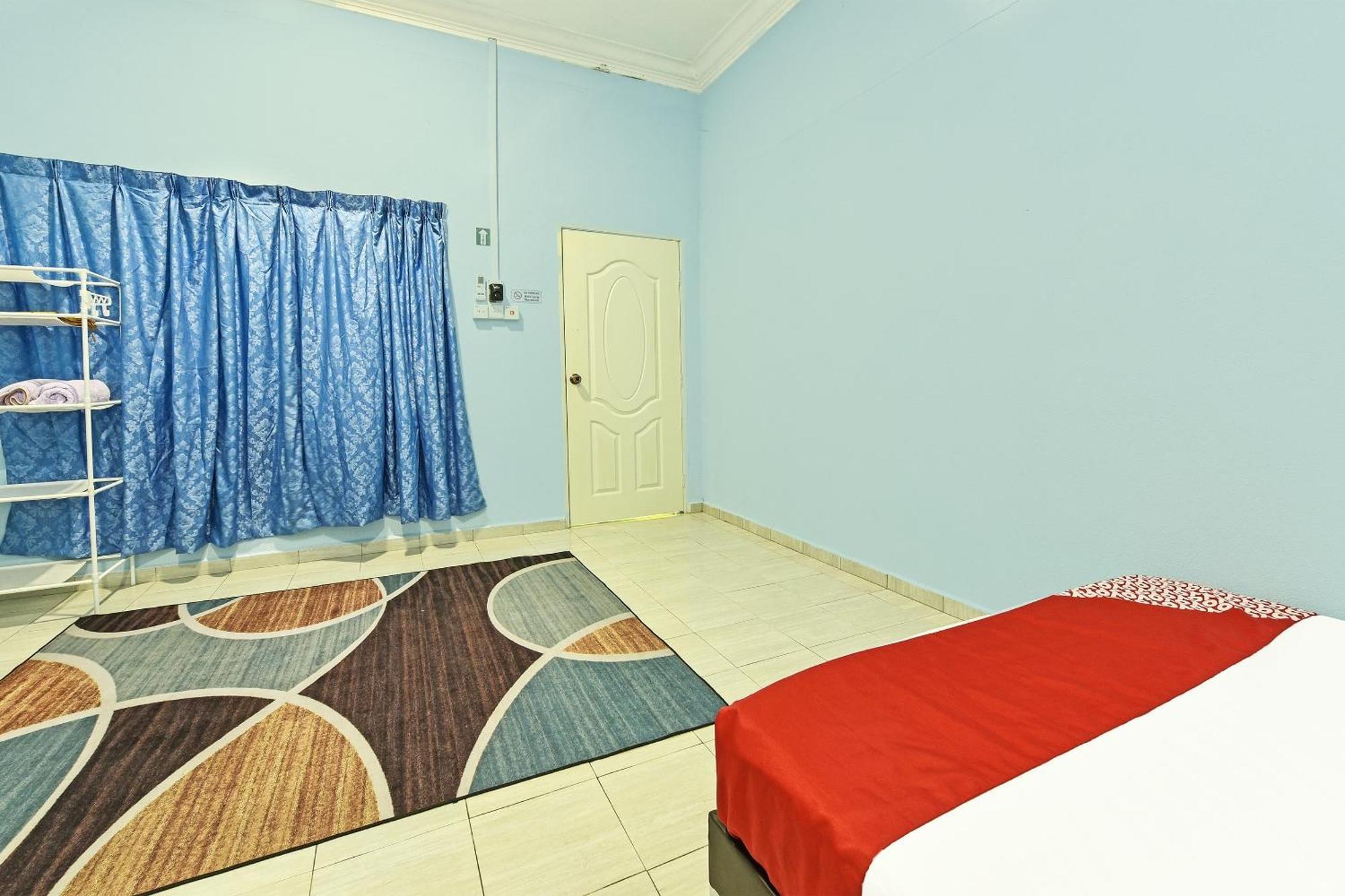 Oyo 90551 Zn Mix Homestay & Roomstay Kampung Raja Bagian luar foto
