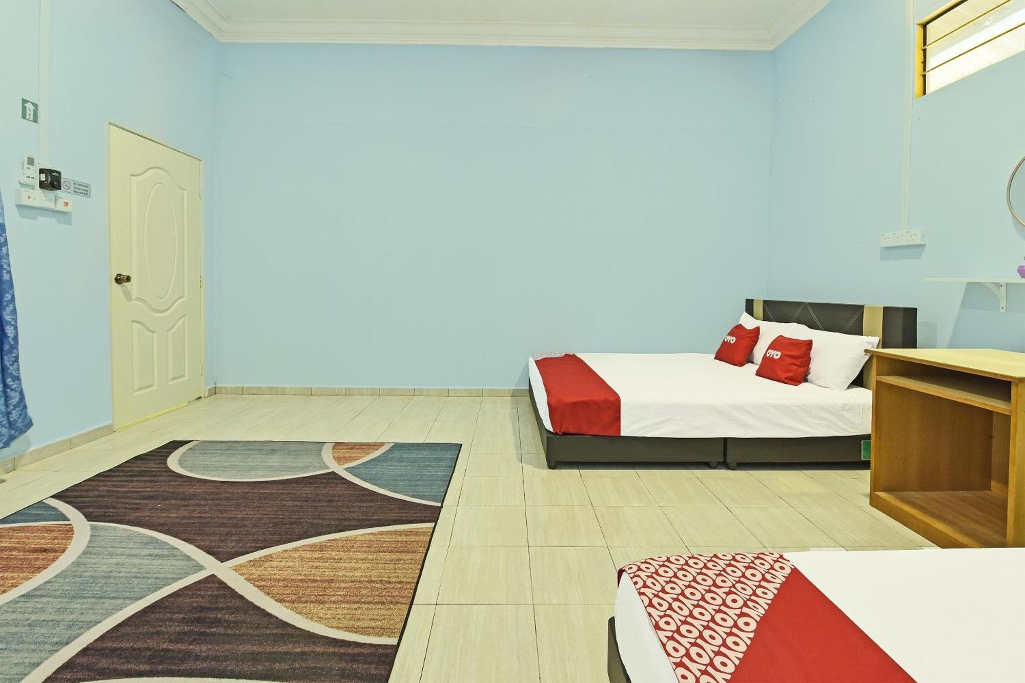 Oyo 90551 Zn Mix Homestay & Roomstay Kampung Raja Bagian luar foto