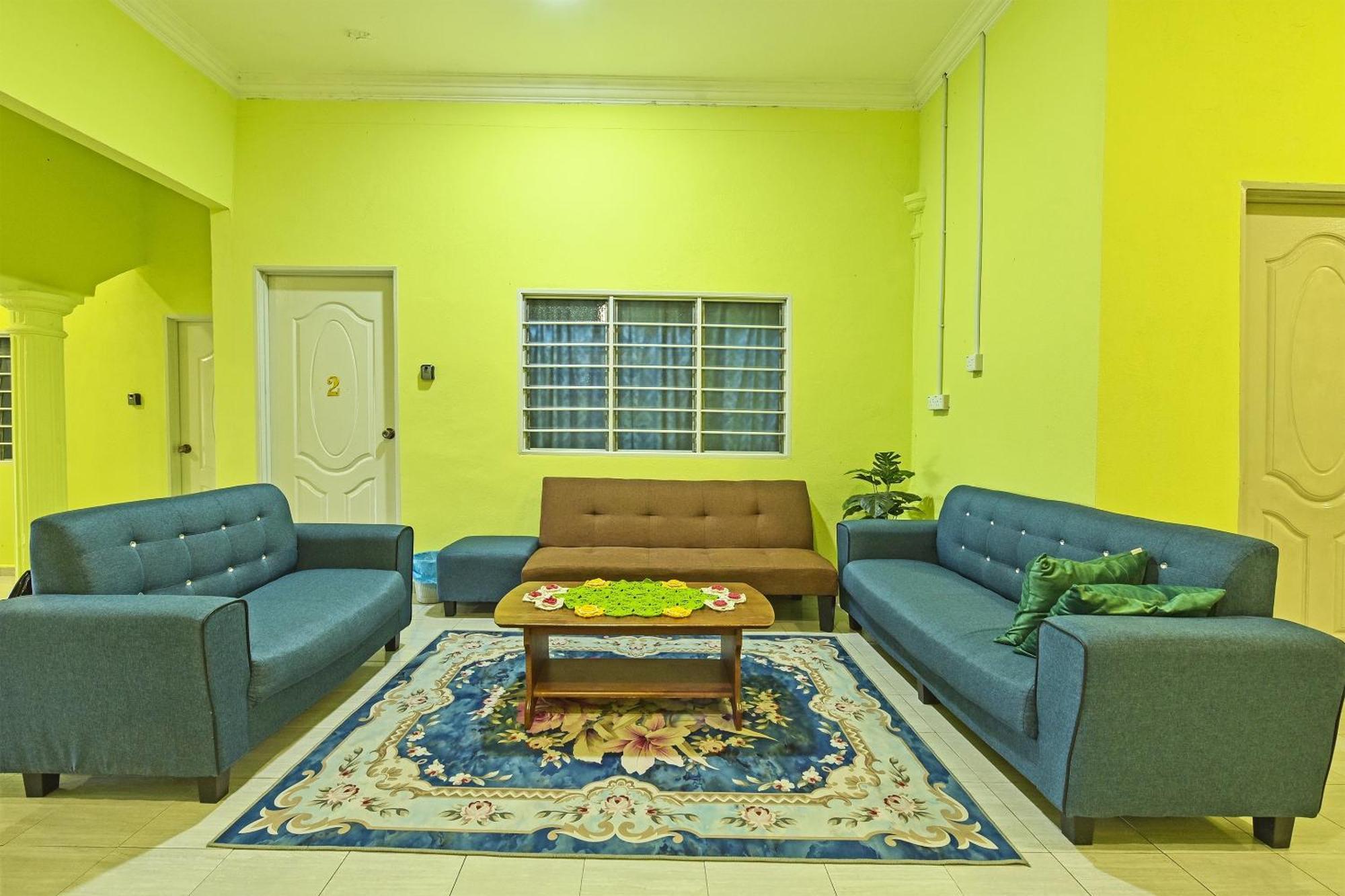 Oyo 90551 Zn Mix Homestay & Roomstay Kampung Raja Bagian luar foto